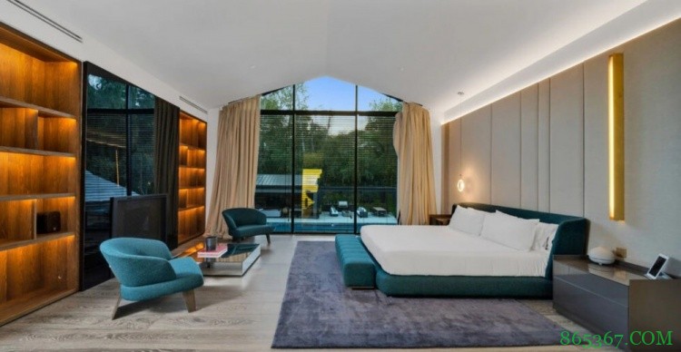 本西2300万美元挂牌其在LA隐山市豪宅 比一年前购入价高550万