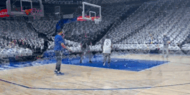 小佩顿训练强度稍有提升连续上篮命中 左手已可以参与合球动作