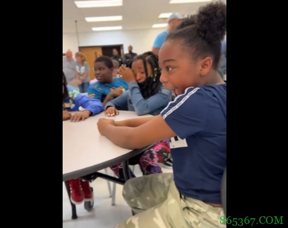 詹姆斯回到“I Promise”学校看望孩子们 小朋友们非常激动