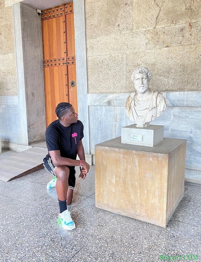 卡佩拉晒希腊游玩照：世界大而无边 无拘无束☀️