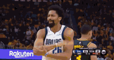 普尔造成技术罚球想自己去罚 ?但库里提前站在了罚球线上