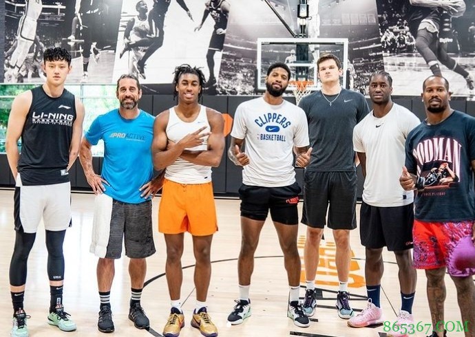 LA知名训练机构晒曾凡博与乔治同训后合照 后者INS转发