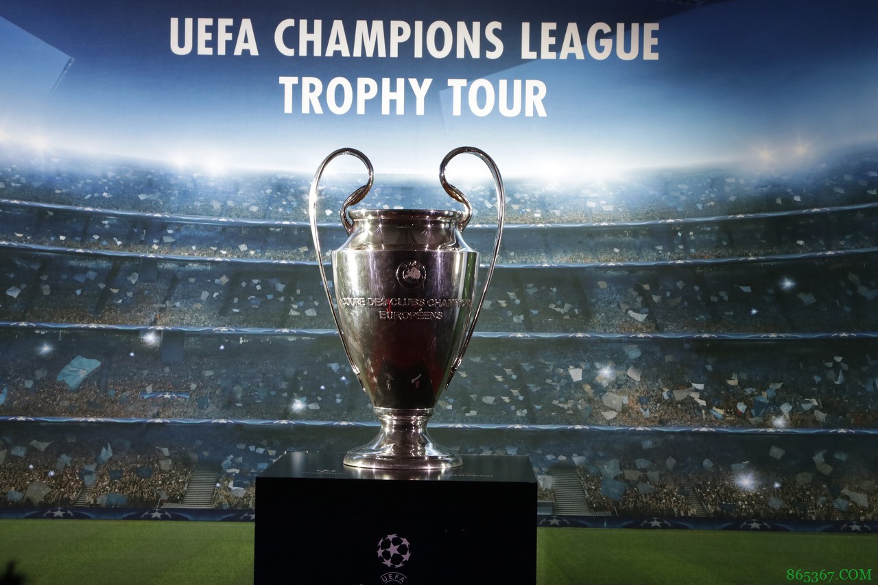 西亚卡姆:我认为本泽马会赢得金球奖 希望皇马赢得欧冠决赛