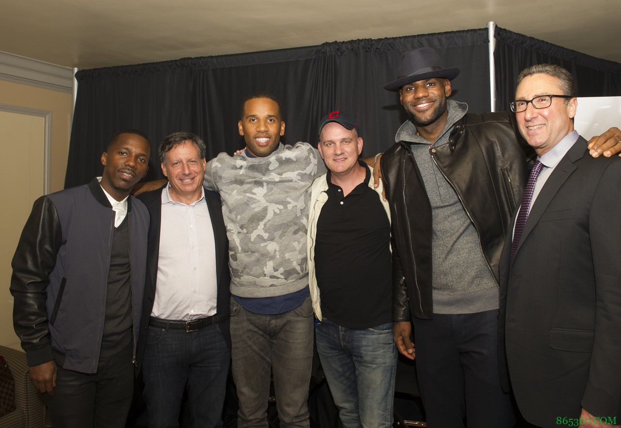 专访|珍妮-巴斯:我现在并不开心 但我发誓会让湖人变得更好