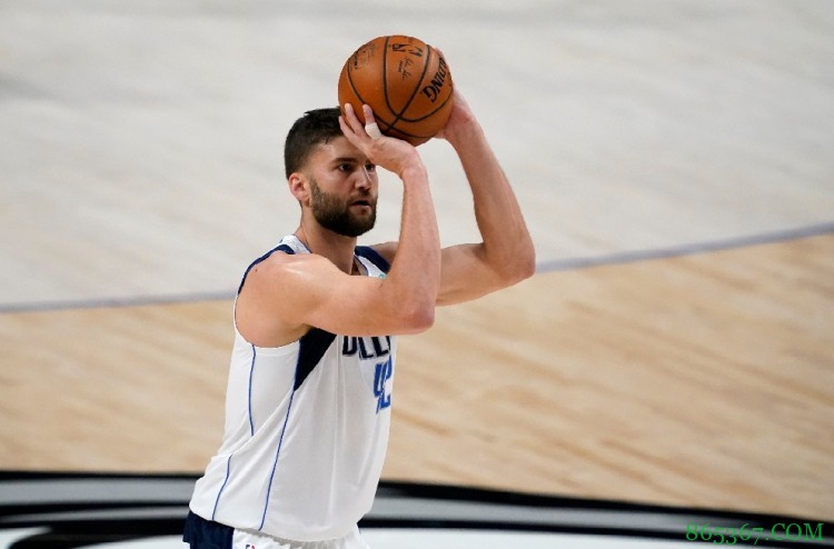 克莱伯：不管两分还是三分 得到机会我就会出手 我们相信自己能赢