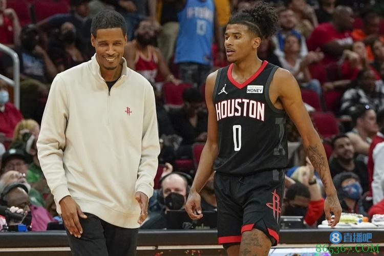 塞拉斯：杰伦-格林得变得更强壮 他对自己期望很高 第二年会更难