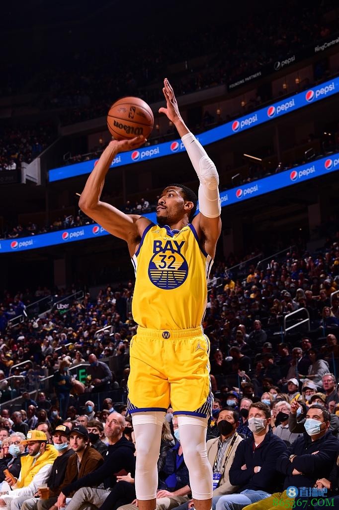 波特是队内最佳中距离射手?维金斯:没错 我会将这头衔让给他