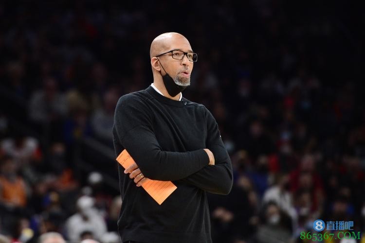 蒙蒂:昨天换下艾顿至今没私下和他聊过 自信心是进步的关键因素