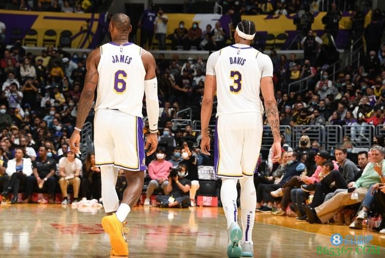 专访|珍妮-巴斯:我现在并不开心 但我发誓会让湖人变得更好