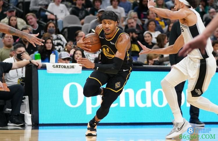 科尔：穆迪知道何时该打何时不该打 他明天很可能继续上场