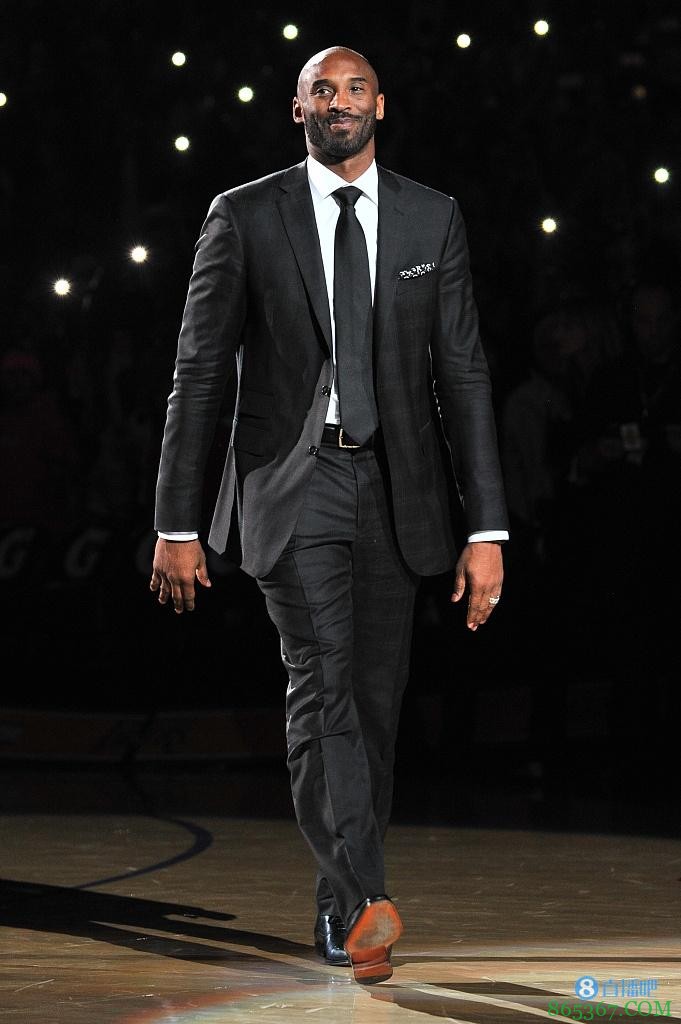 欧文：科比给了我额外的动力 他就是我的英雄