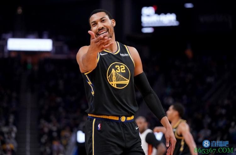 网友晒张大帅照打趣奥托-波特生涯长度！杜兰特：就是这样