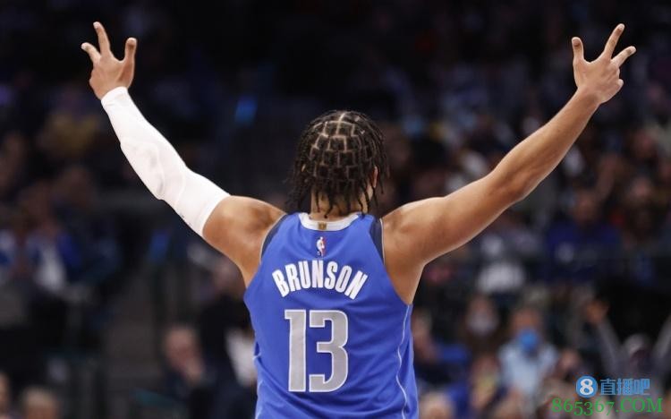 库里:布伦森既聪明又狡猾还能创造投篮空间 必须要限制他