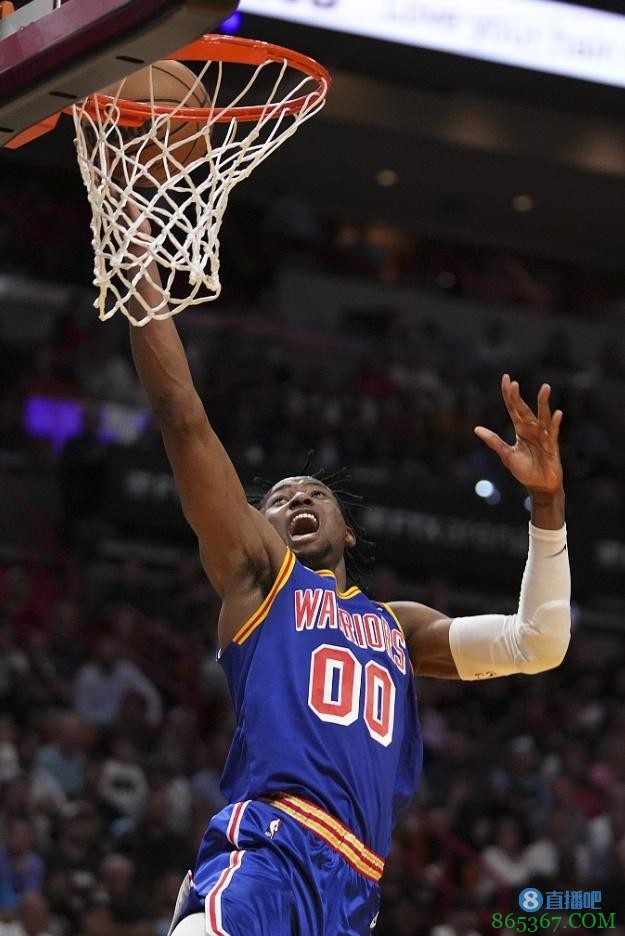 库明加作为青少年球员3次季后赛得15+ 科比&帕克5次并列历史第一