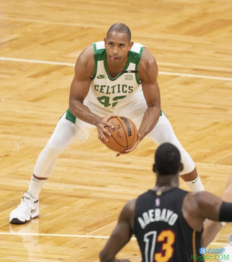 双塔!季后赛罗威&霍福德同时在场76分钟 防守效率为91.2