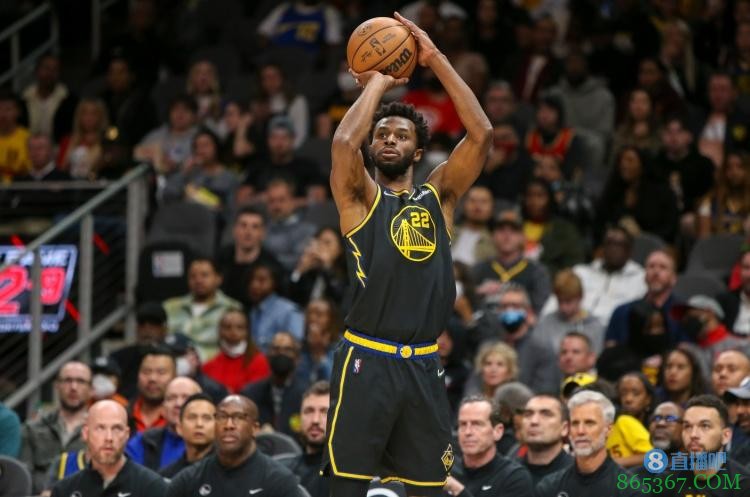 关键先生！维金斯全场得到17分8板1助 末节前板&2罚命中立天功