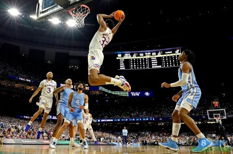 决赛关键4分助队夺冠!堪萨斯大学内线麦科马克将参加NBA选秀