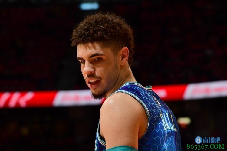 ?太铁了!三球全场25投仅7中 得26分5板7助1断 外加3失误5犯