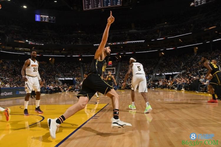 专访|麦迪:库里绝对是历史最佳之一 影响力比肩魔鸟鲨神