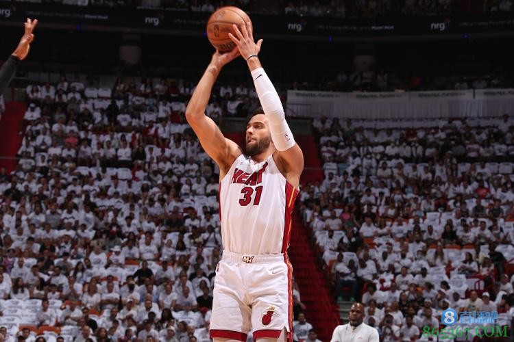 斯波：斯特鲁斯丰富了我们的进攻清单 关键三分显示出他无所畏惧