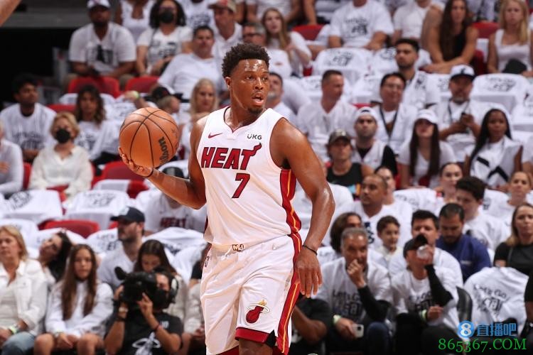 惨淡!半场热火首发洛瑞和斯特鲁斯投篮合计7中0 没有得分