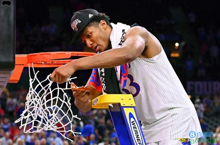 决赛关键4分助队夺冠!堪萨斯大学内线麦科马克将参加NBA选秀