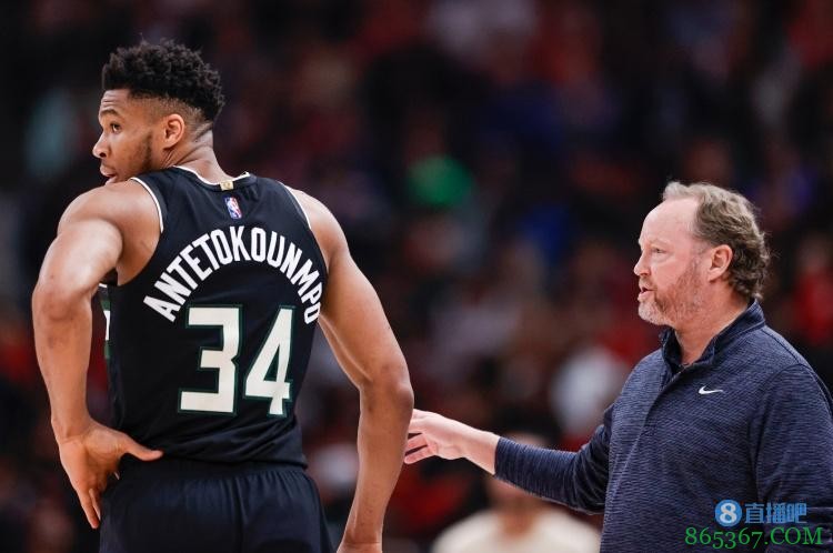 布登霍尔泽:字母哥面对一支防守强队不断进步 他的表现是非凡的