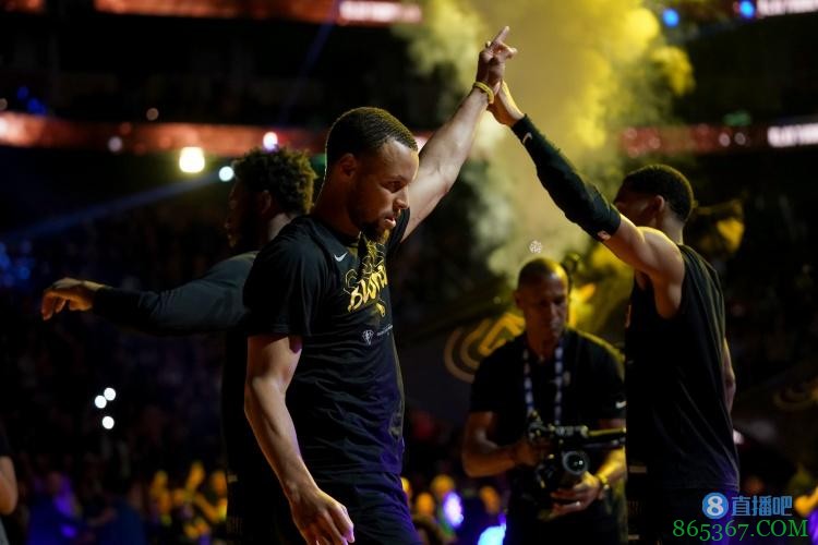 评价太阳对独行侠这轮比赛？库里：高水平 当个球迷享受两场抢七