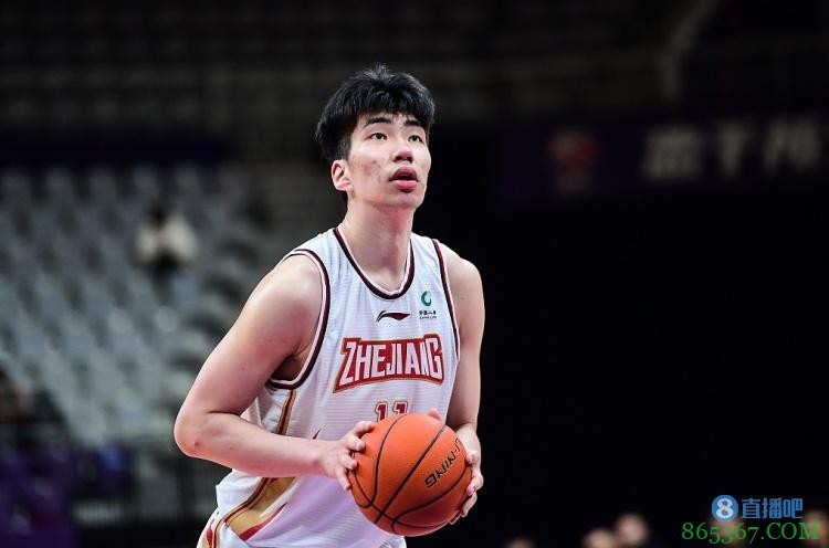 余嘉豪:小时候最喜欢欧文 长大后科比和詹姆斯对我的影响很大