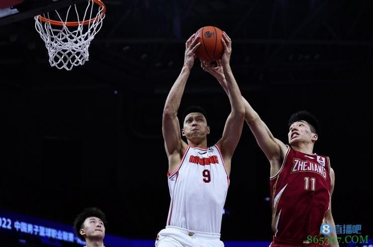 余嘉豪：在CBA我最敬仰的是易建联 最欣赏的球员是胡金秋