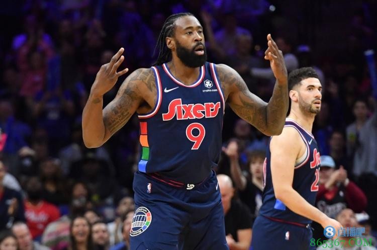 小乔丹G1在场时热火共投射33次 两分球命中率达70.1%