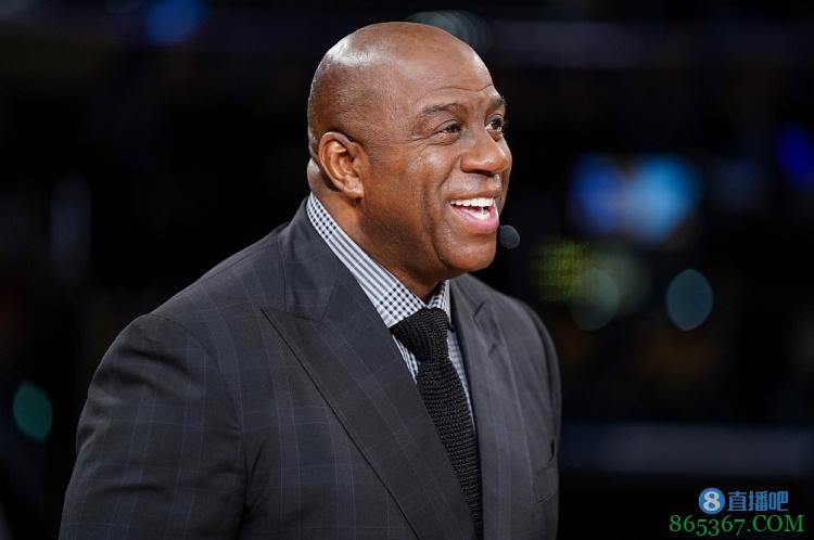 魔术师:湖人应该聘请一位能让每个人都负起责任的主教练