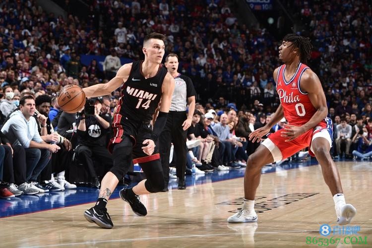 你得支棱起来呀！希罗12投仅4中 拿11分10板1助