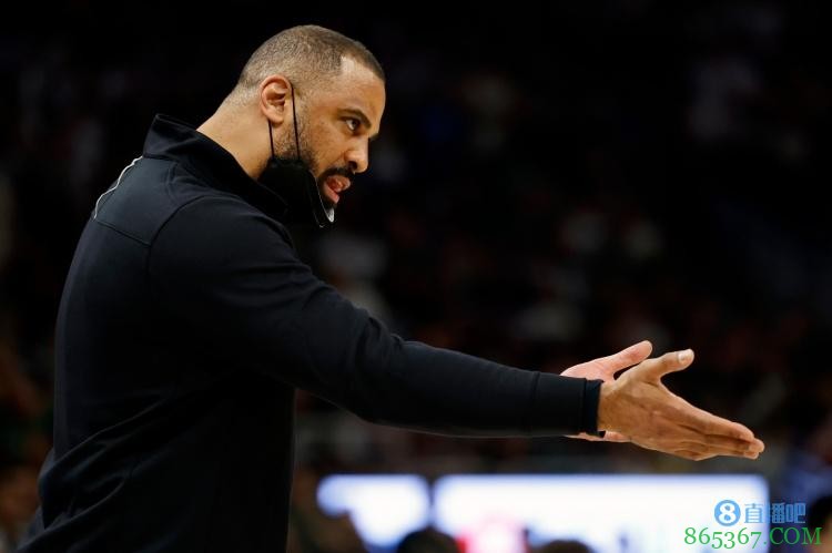 乌度卡：罗威只是抽筋了 他的膝盖没有任何问题