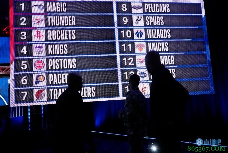 名记：雷霆&灰熊&马刺欲打包首轮中后段签位以提升其顺位