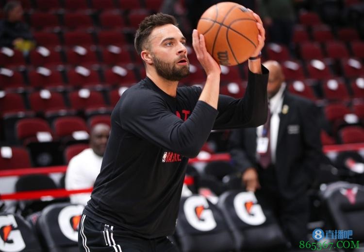 斯特鲁斯成近三场季后赛出场时间15+首位五项数据挂零球员