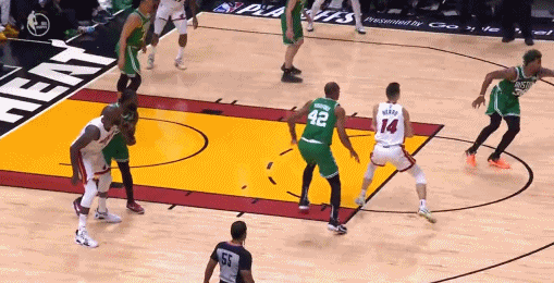 这球你怎么看?希罗钉板追帽斯玛特 裁判吹罚希罗防守犯规