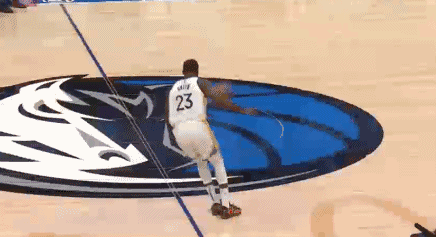 这波血亏！追梦前场接球被吹回场违例 与裁判争论再吃一T