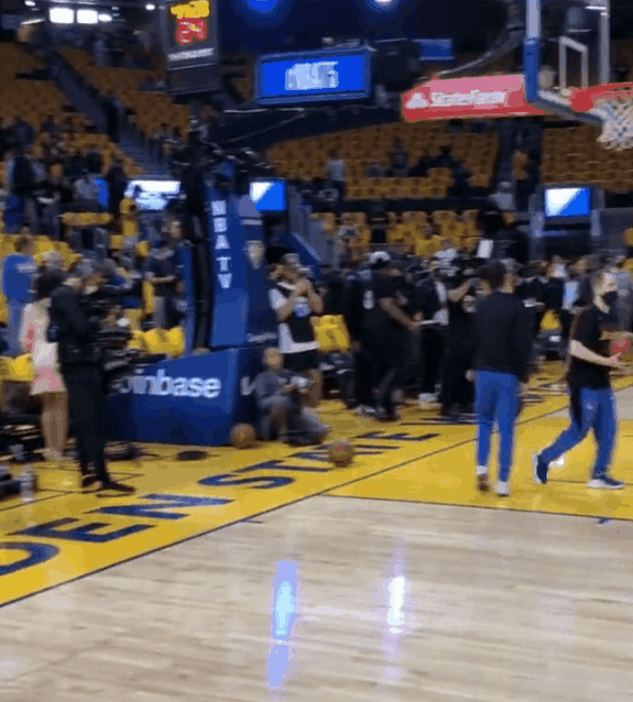 ⑥⑥⑥这手感热的发烫啊！克莱赛前底角三分六连中⑥⑥⑥