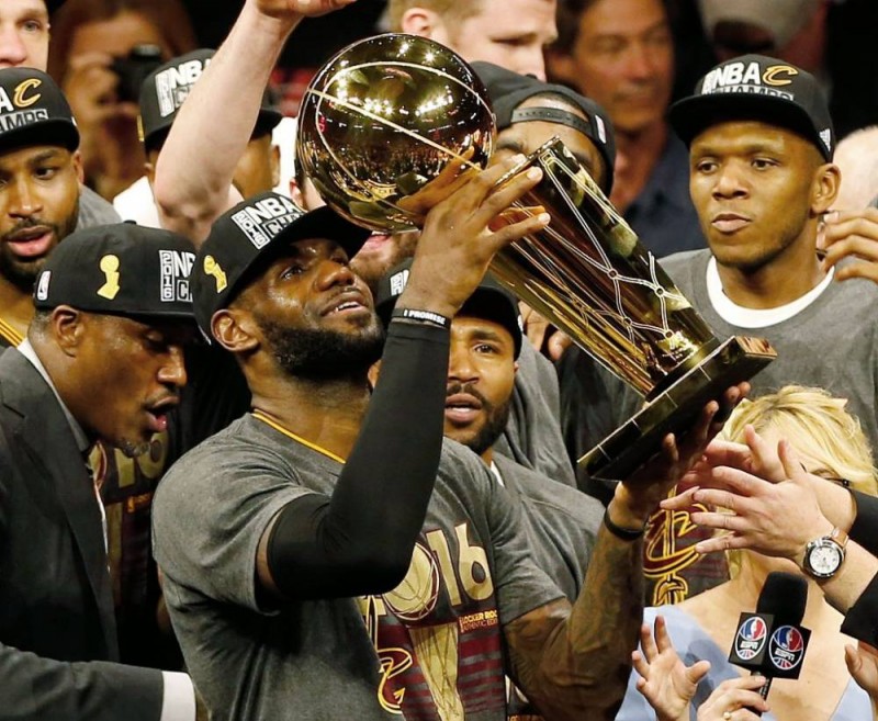 6年前今天：詹姆斯大帽一哥&欧文绝命三分 骑士1-3历史性翻盘