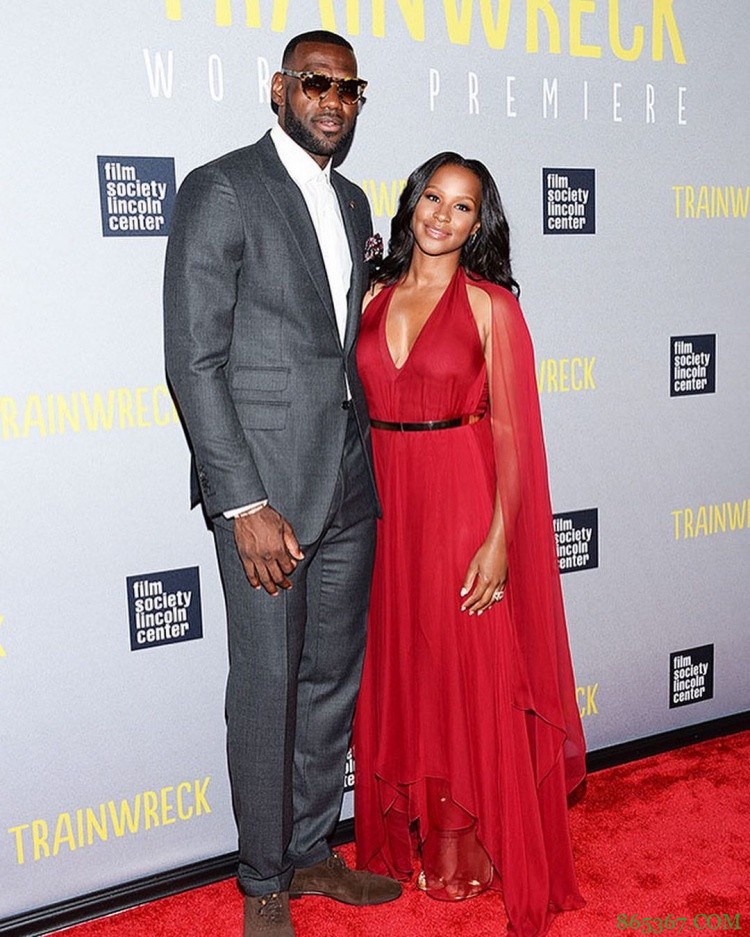 詹姆斯INS晒长文致妻子:想让世界知道 要是没有你我啥也不是?