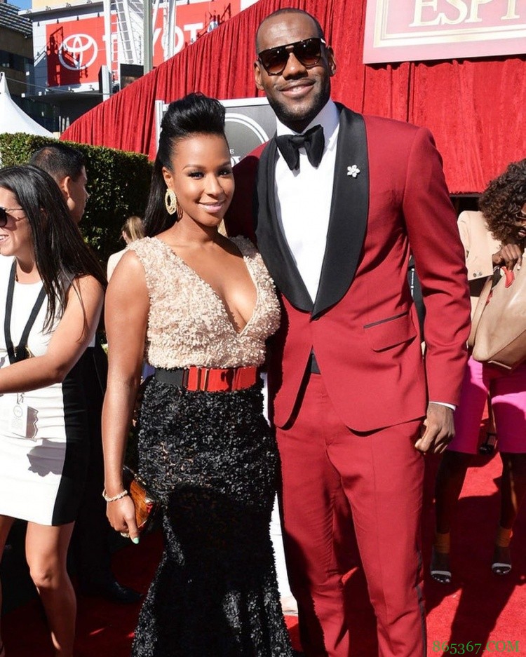 詹姆斯INS晒长文致妻子:想让世界知道 要是没有你我啥也不是?