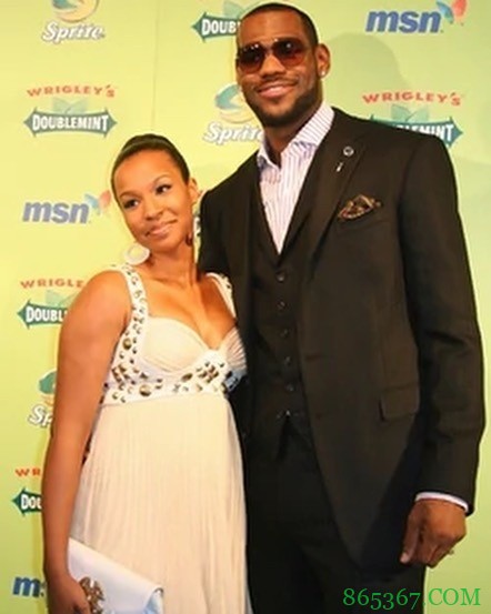 詹姆斯INS晒长文致妻子:想让世界知道 要是没有你我啥也不是?