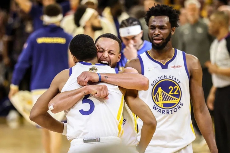 苏群专栏：总决G2 这样的库里够不够FMVP？