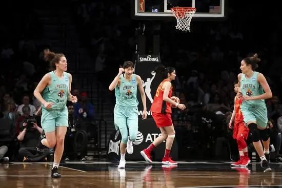 韩旭&李月汝:中国篮球新一代移动长城?