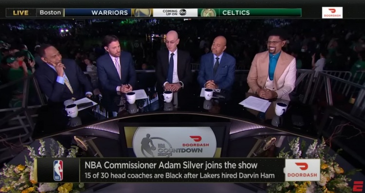 萧华谈詹姆斯10亿身家:优秀的球员和商人 已成为全球标志性人物