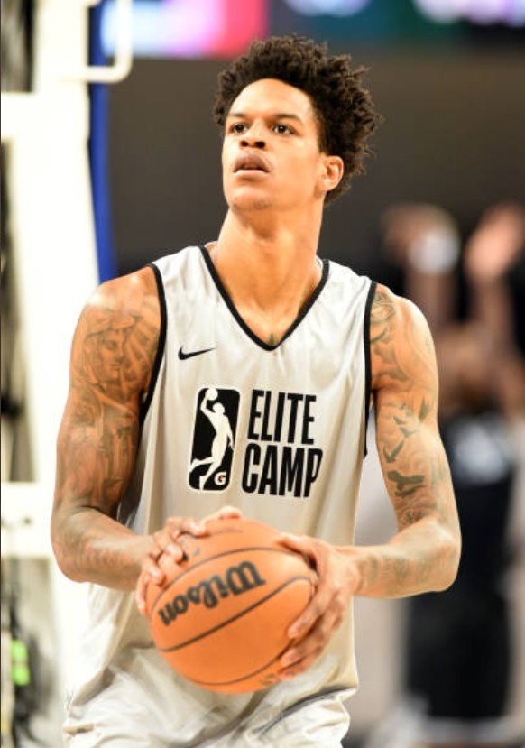 TA记者:奥尼尔之子沙里夫今日为雄鹿试训 并计划参加湖人试训