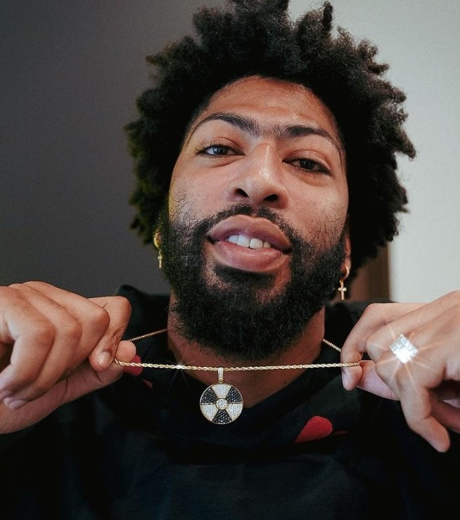 全能选手!安东尼-戴维斯发推:我已加盟电竞战队Nuke Squad