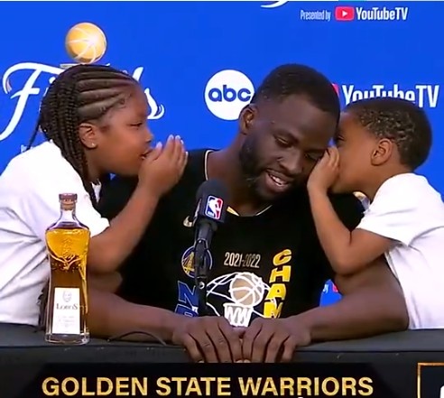 ❤️格林谈带三个孩子庆祝夺冠:时机不常有 要和爱的人分享