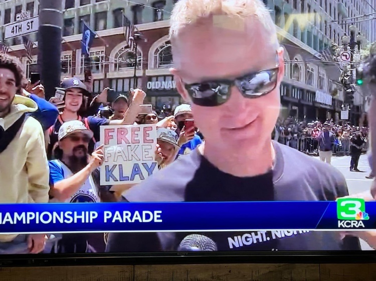 金州大庆典上 一球迷呼吁“解禁假克莱”